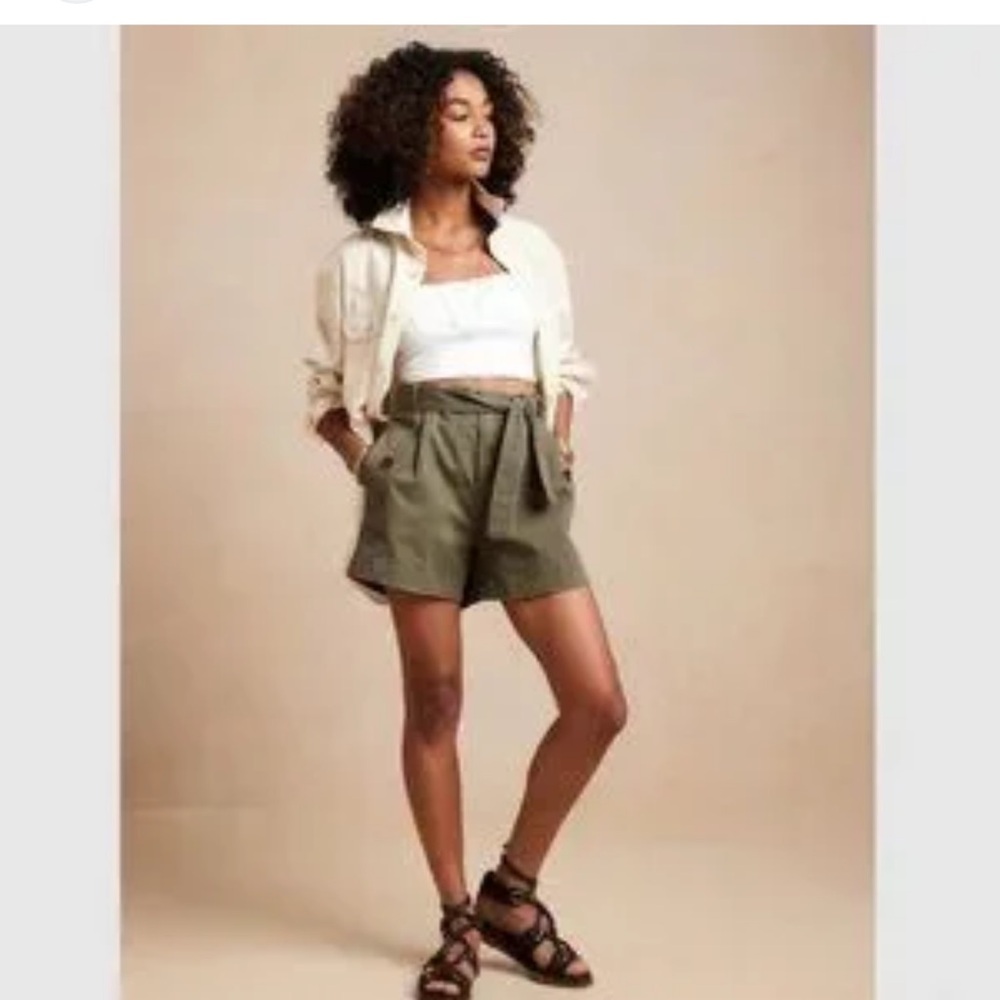 Banana Republic Women's Green Cargo Shorts